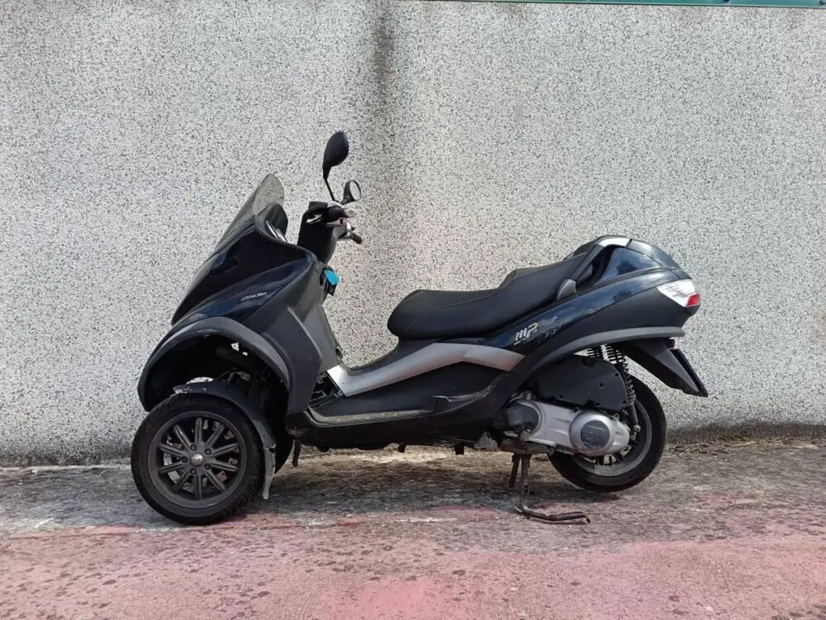 Piaggio MP3 250 i.e. (4)