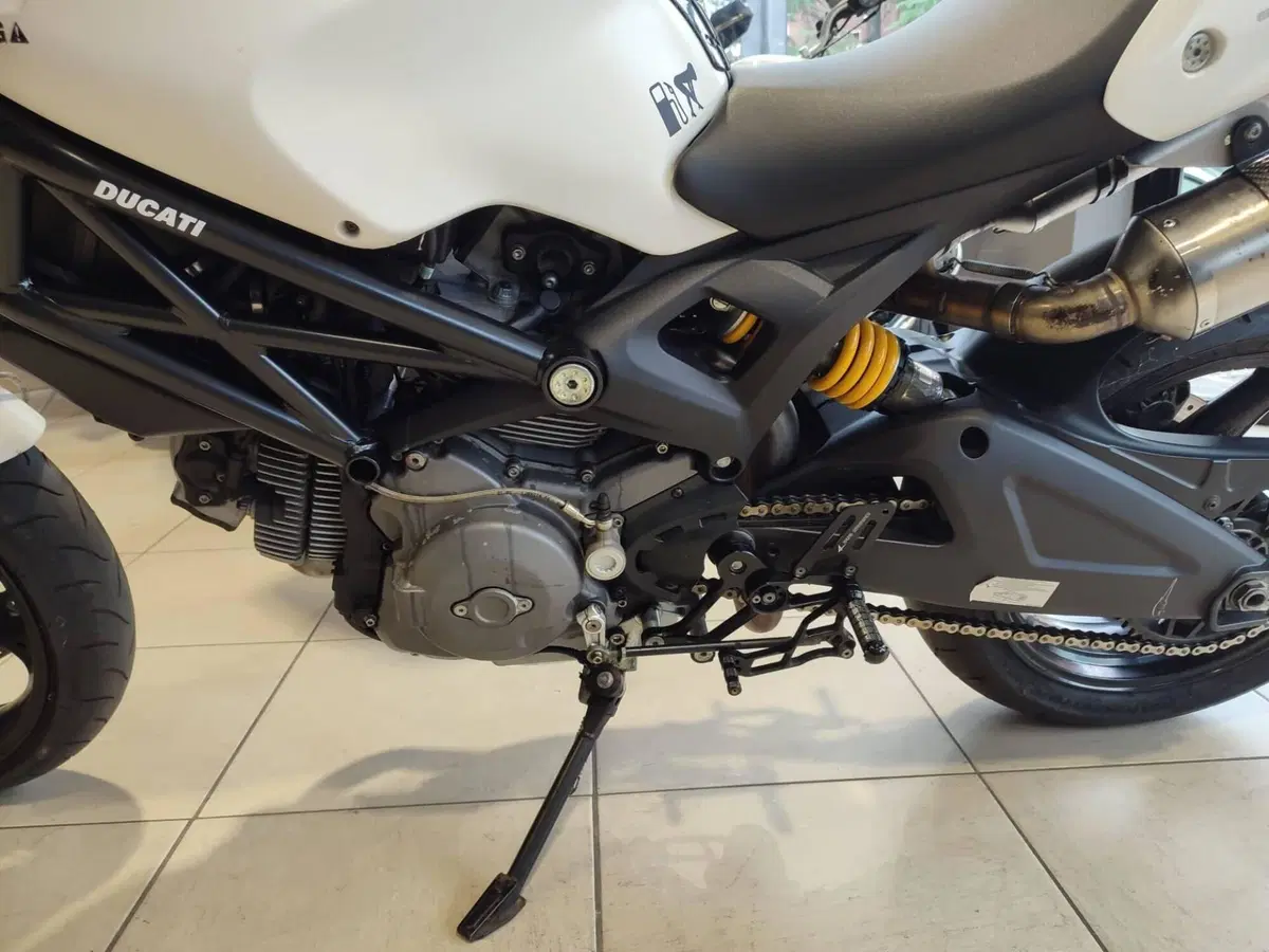 Ducati Monster 696 (2008 - 13) (8)