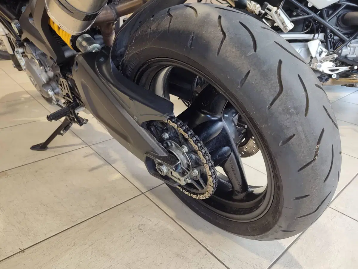 Ducati Monster 696 (2008 - 13) (9)