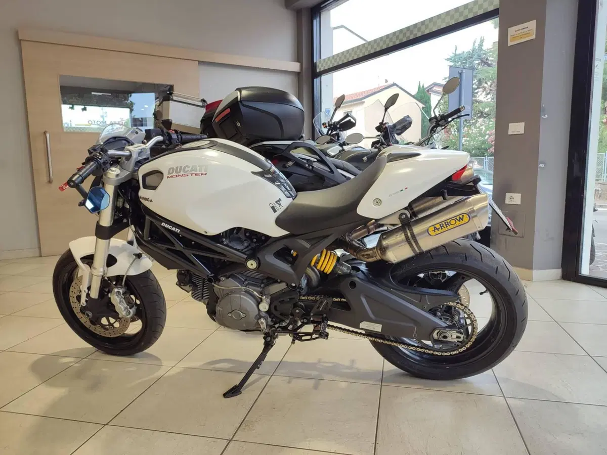 Ducati Monster 696 (2008 - 13) (7)