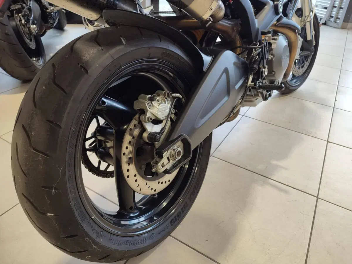 Ducati Monster 696 (2008 - 13) (15)