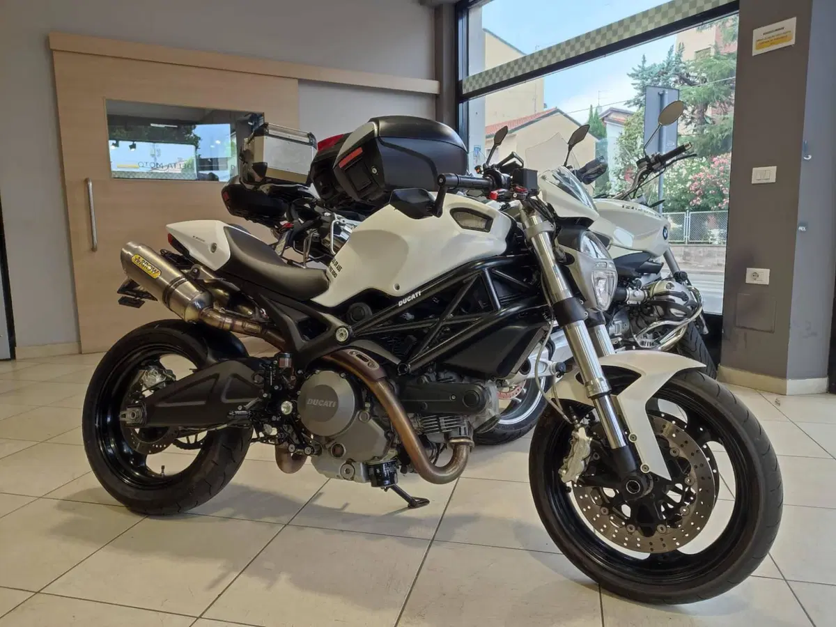 Ducati Monster 696 (2008 - 13) (2)