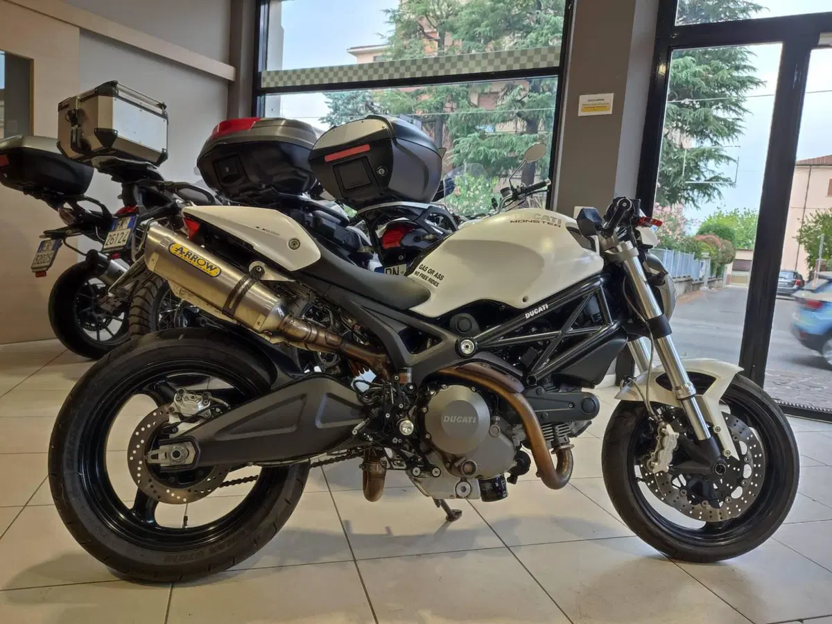 Ducati Monster 696 (2008 - 13) (3)