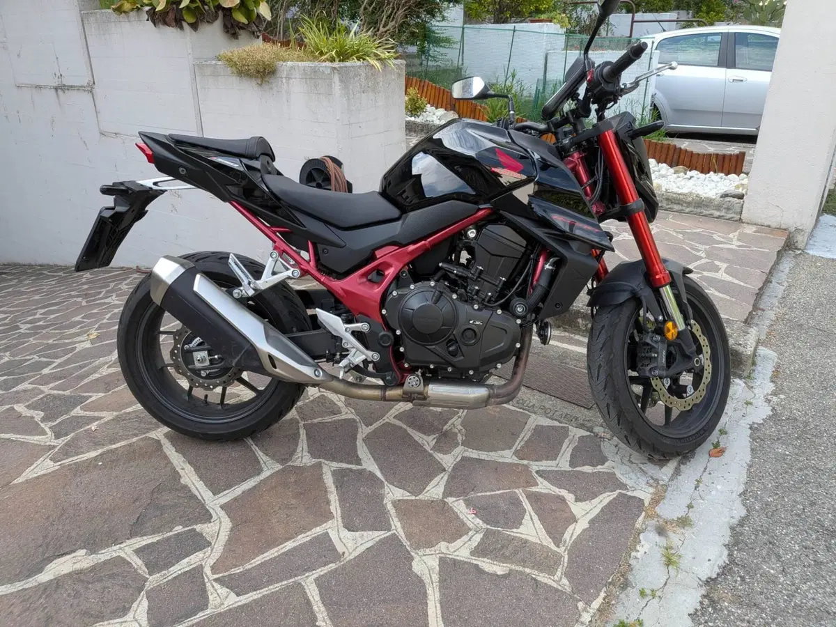 Honda CB 750 Hornet (2023 - 24) (2)