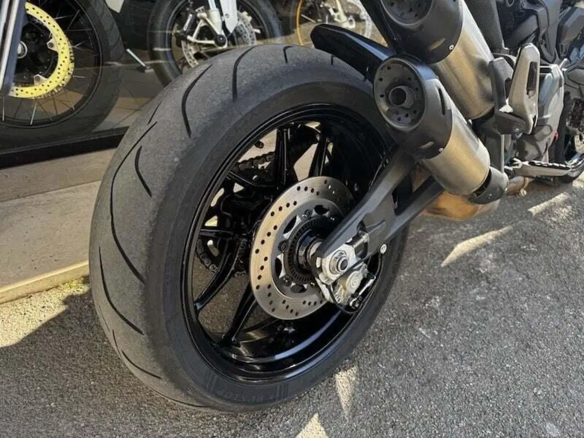 Ducati Monster 937 + (2021 - 25) (2)