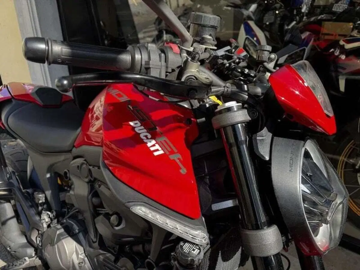 Ducati Monster 937 + (2021 - 25) (10)