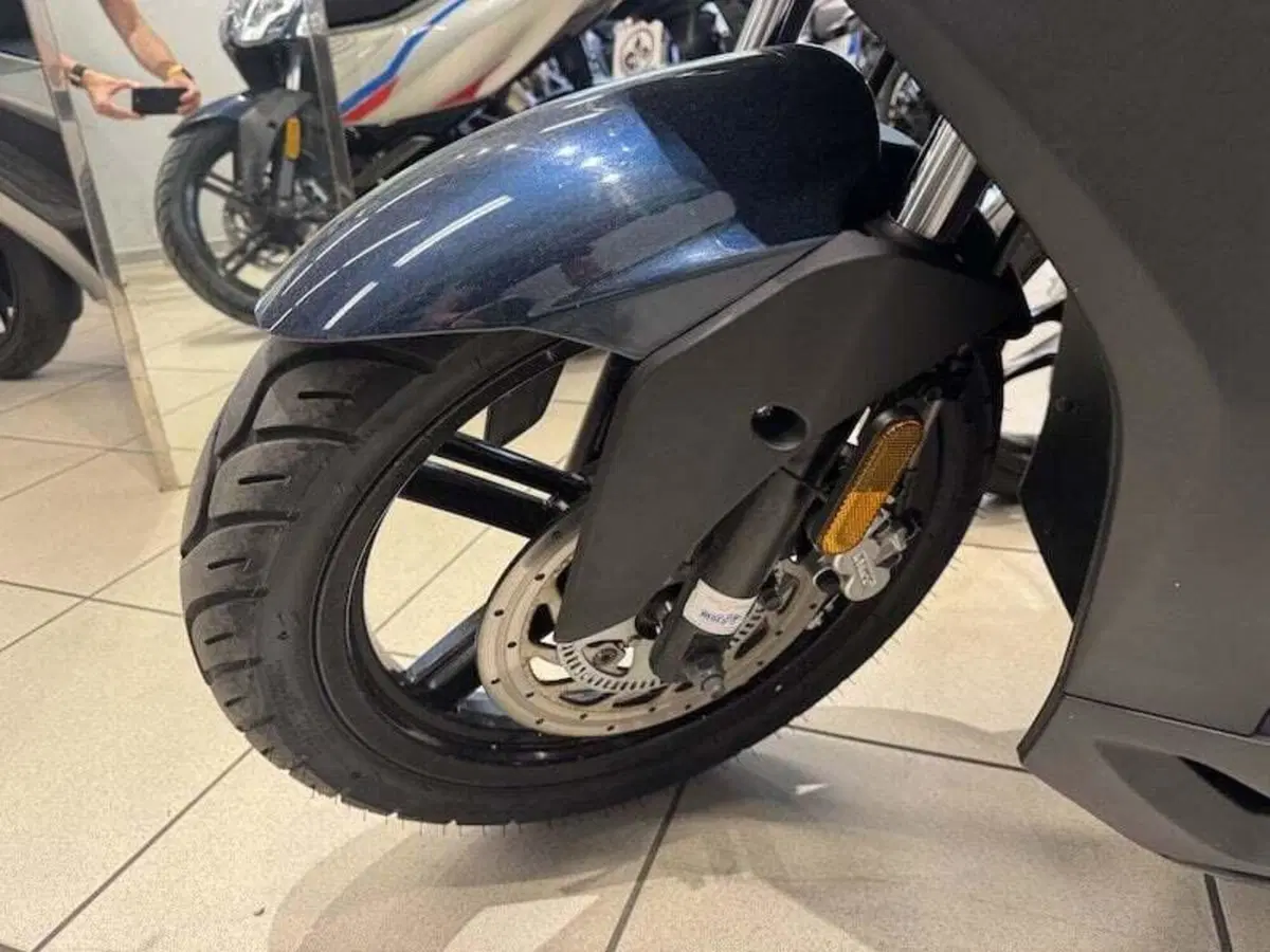 Kymco Agility 200i R16 + (2021 - 25) (17)