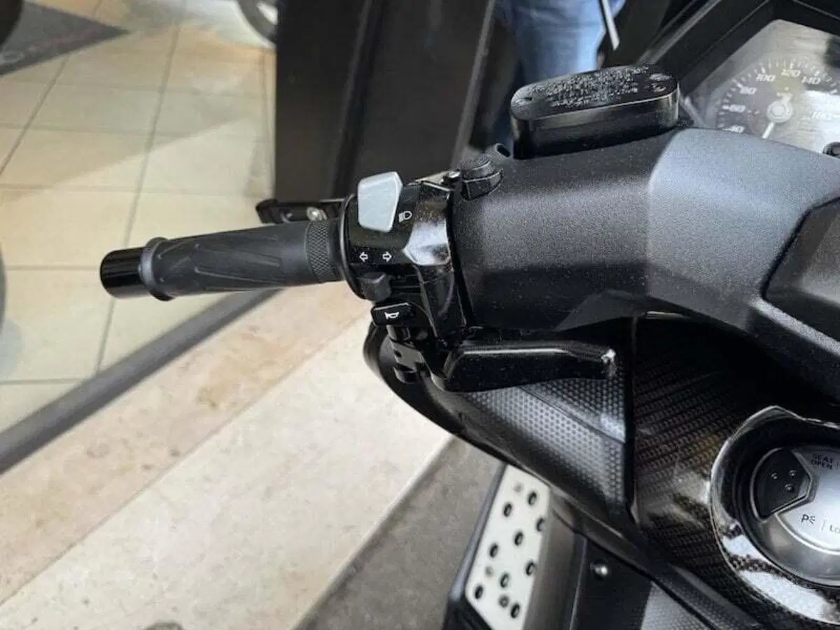 Yamaha T-Max 530 ABS (2015 - 17) (16)