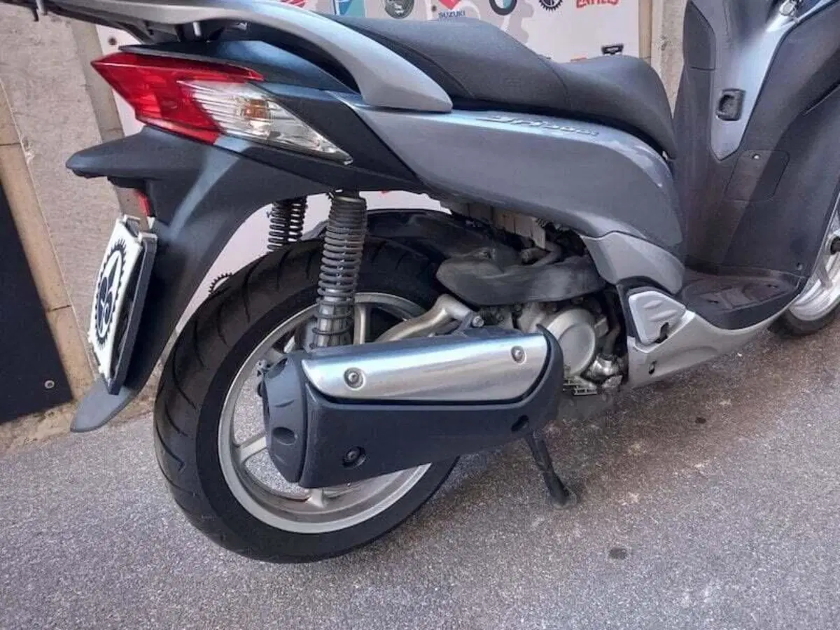 Honda SH 300 i ABS (2013 - 14) (2)
