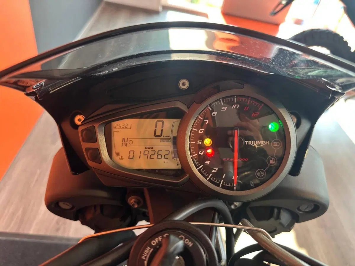 Triumph Speed Triple 1050 S ABS (2016 - 17) (4)
