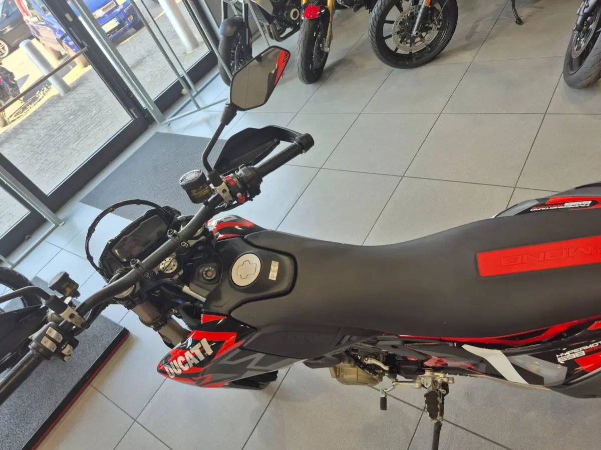 Ducati Hypermotard 698 Mono RVE (2024 - 26) (4)