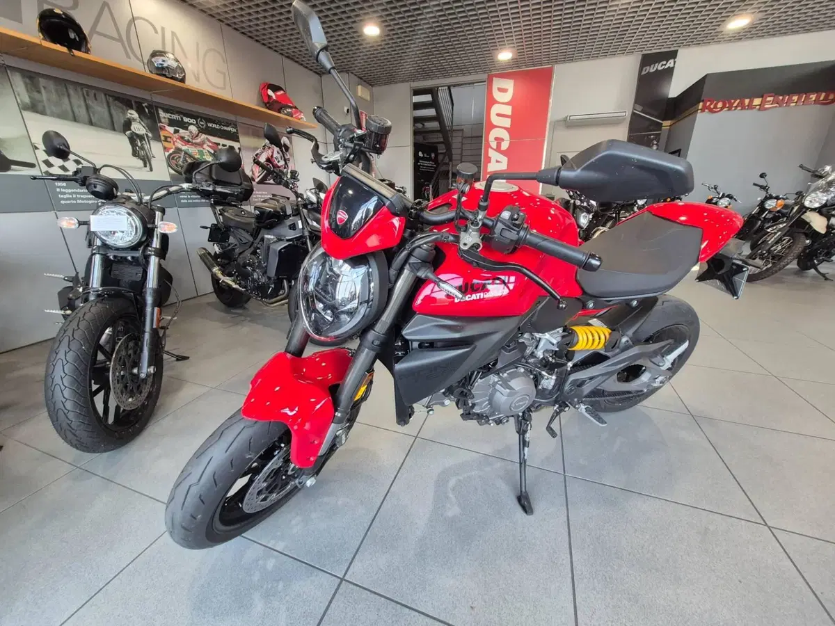 Ducati Monster 890 + (2026) (2)
