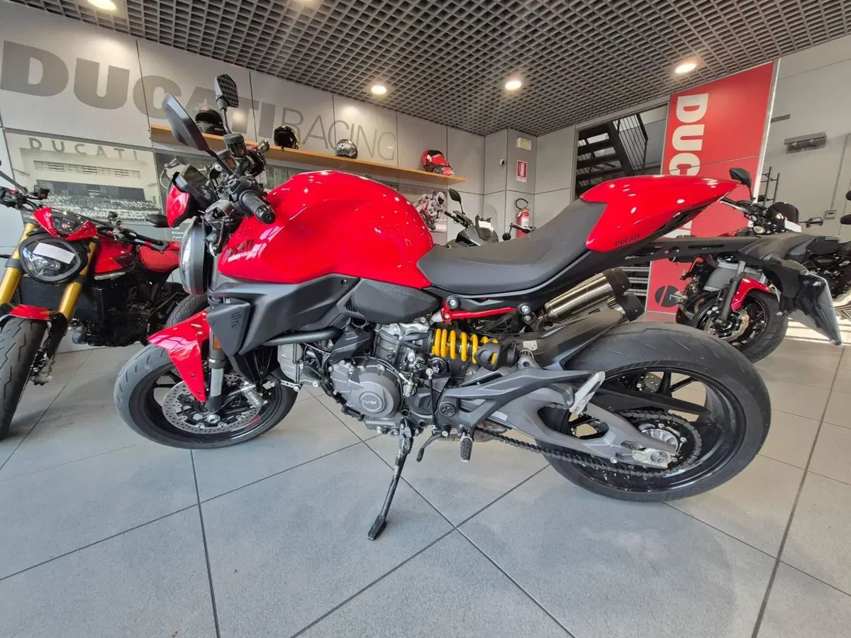 Ducati Monster 890 + (2026) (4)