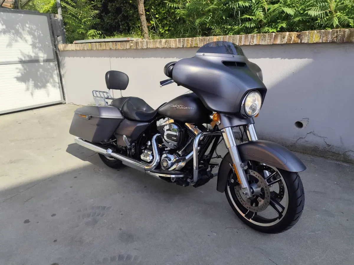 Harley-Davidson 1690 Street Glide Special (2014 - 16) - FLHX (2)