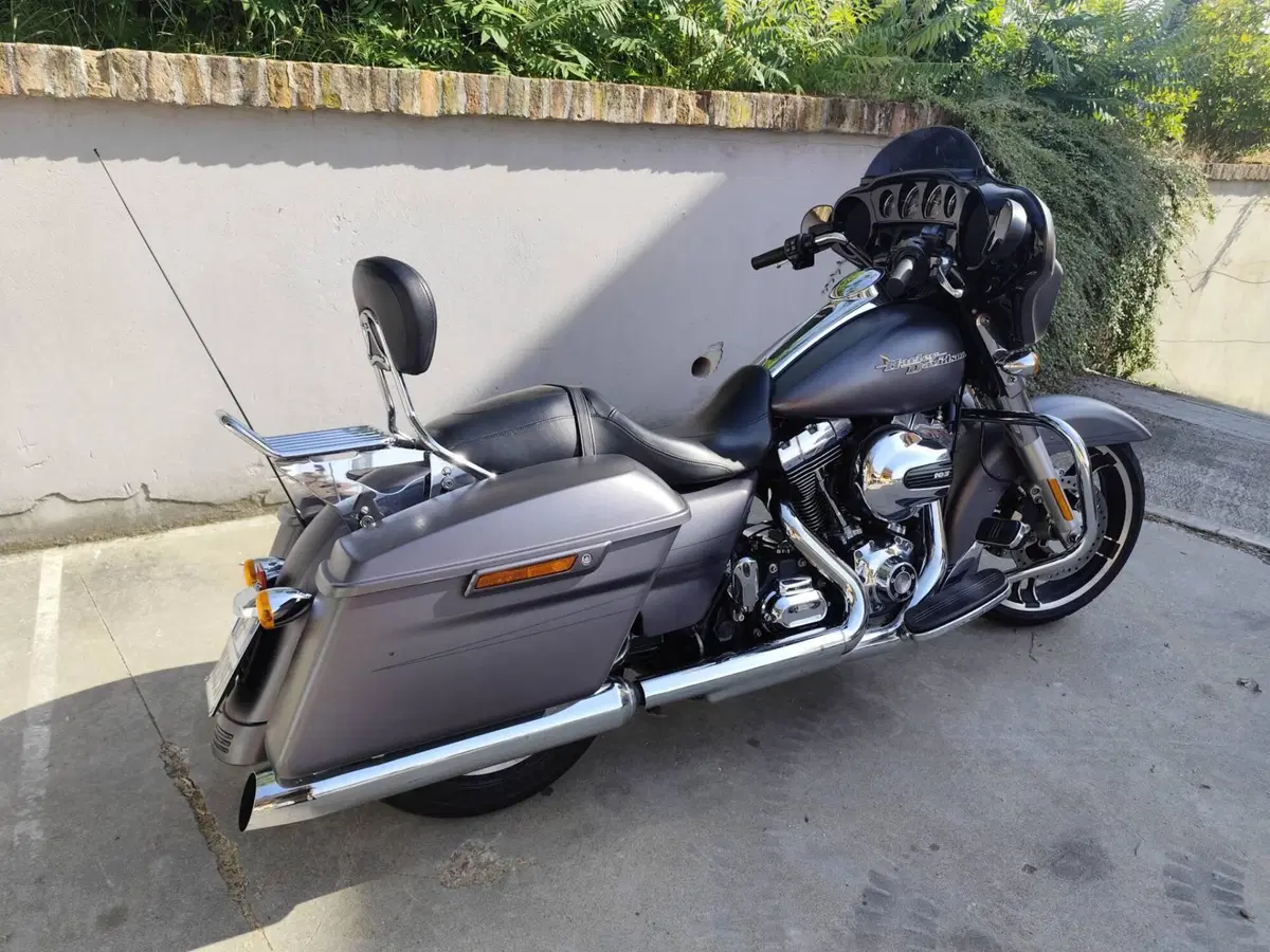 Harley-Davidson 1690 Street Glide Special (2014 - 16) - FLHX (4)