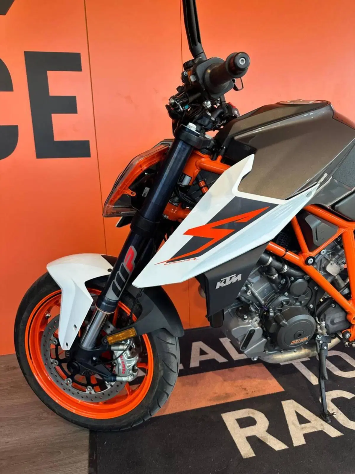KTM 1290 Super Duke R ABS (2017 - 18) (6)