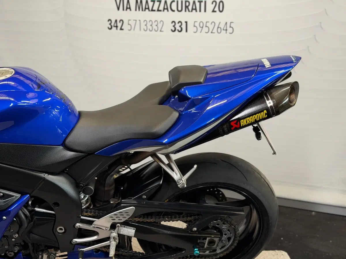 Yamaha YZF R1 (2006 - 07) (11)