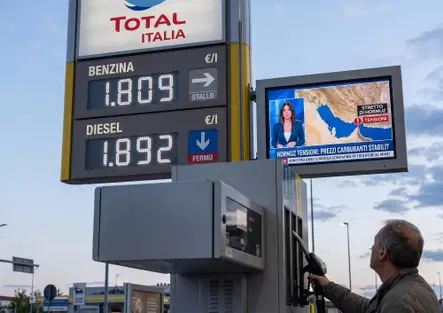 Carburanti al palo: si ferma il calo della benzina. Urso convoca i giganti del petrolio