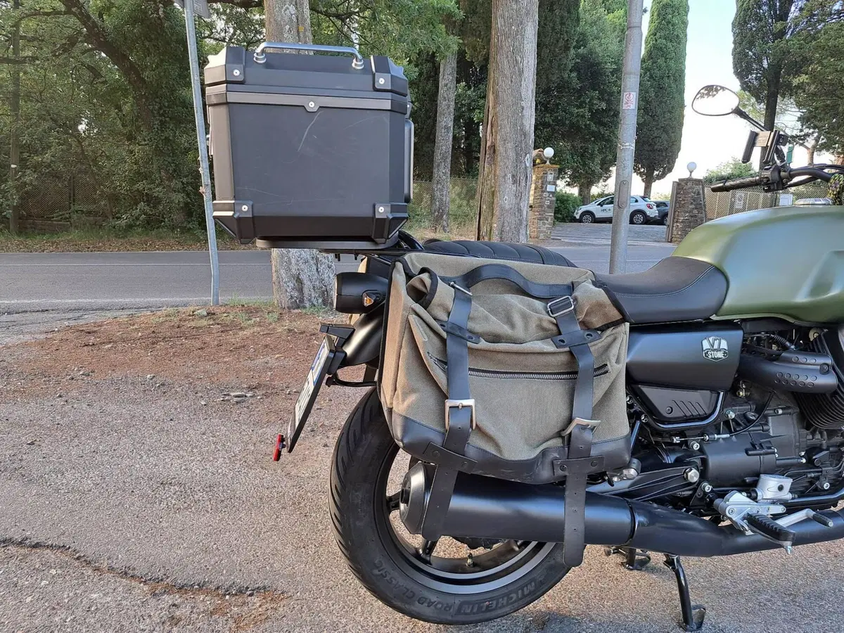 Moto Guzzi V7 Stone (2021 - 24) (4)