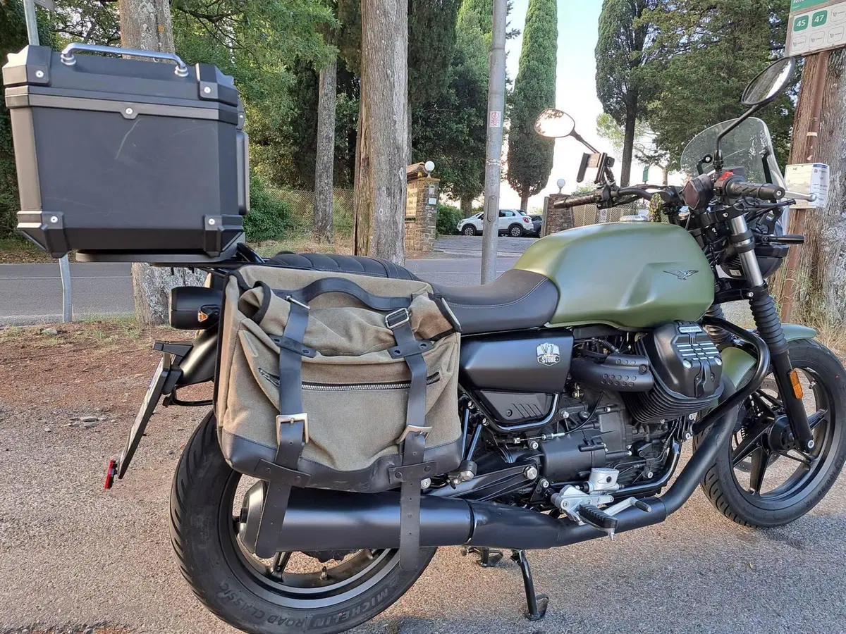 Moto Guzzi V7 Stone (2021 - 24) (2)