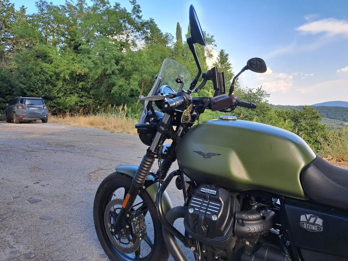 Moto Guzzi V7 Stone (2021 - 24) (5)