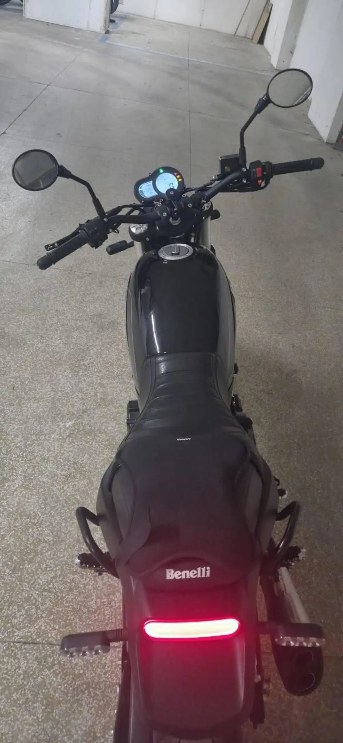Benelli Leoncino 500 (2021 - 25) (7)