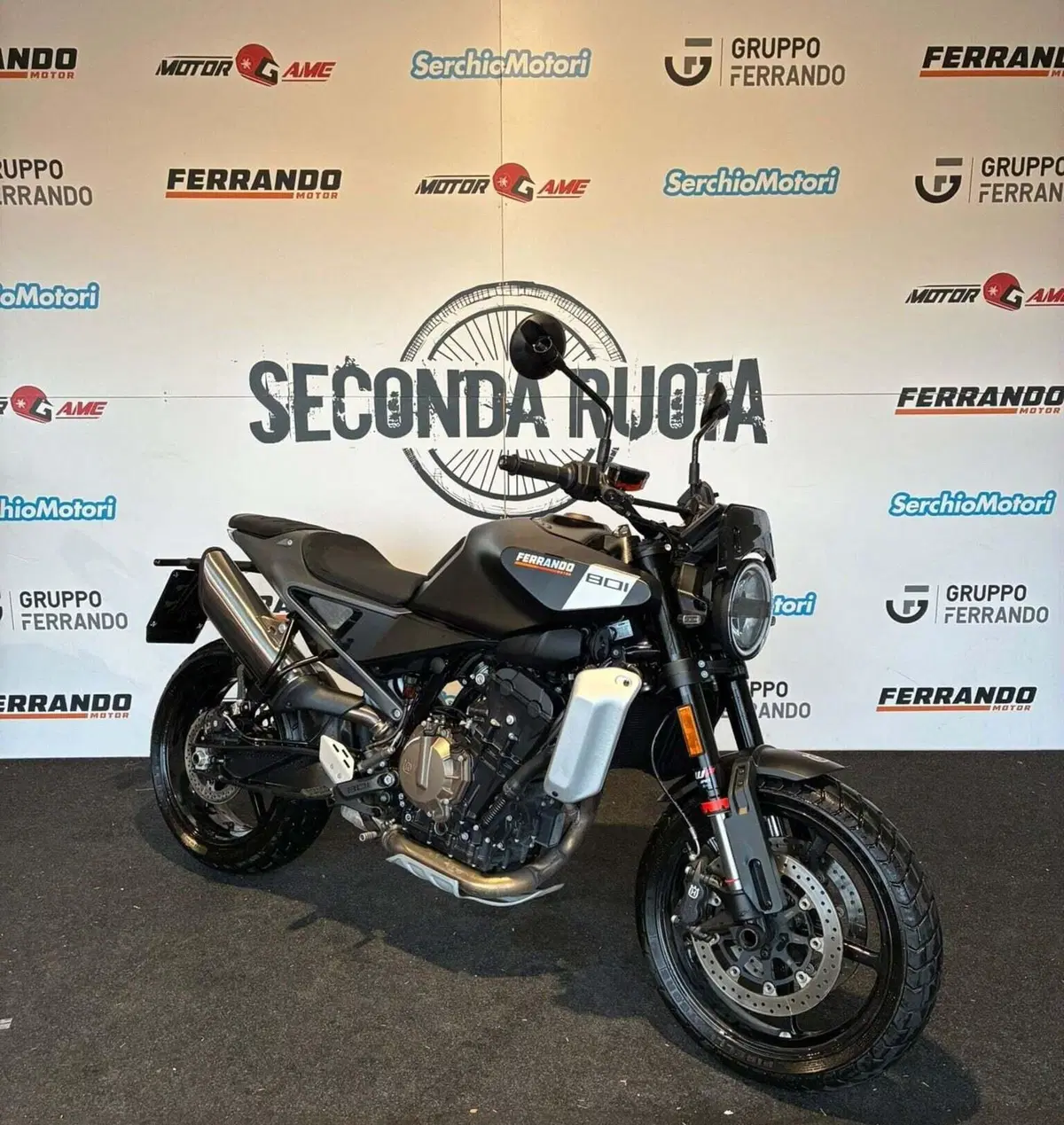 Husqvarna Svartpilen 801 (2024 - 26) (2)