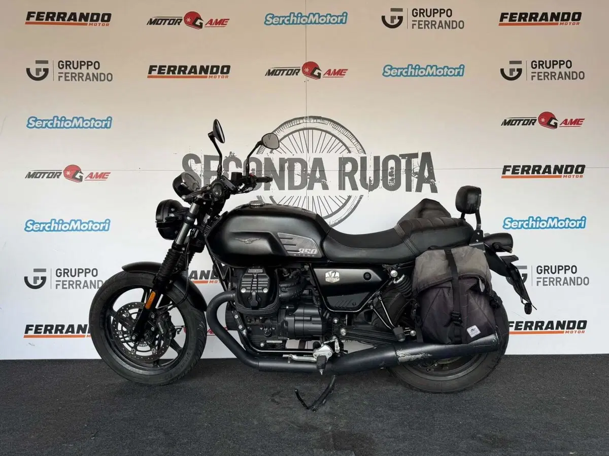 Moto Guzzi V7 Stone (2021 - 24) (2)