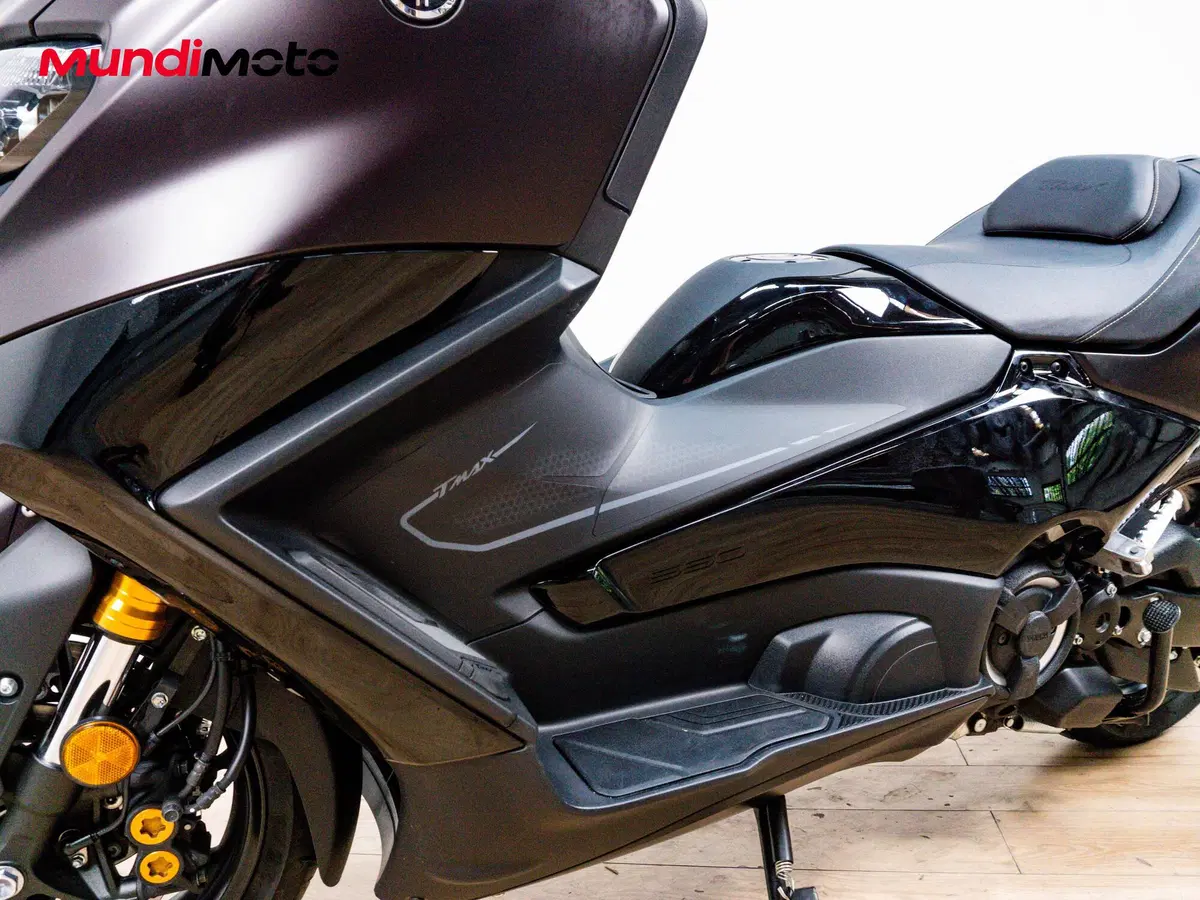 Yamaha T-Max 560 Tech Max (2025 - 26) (9)