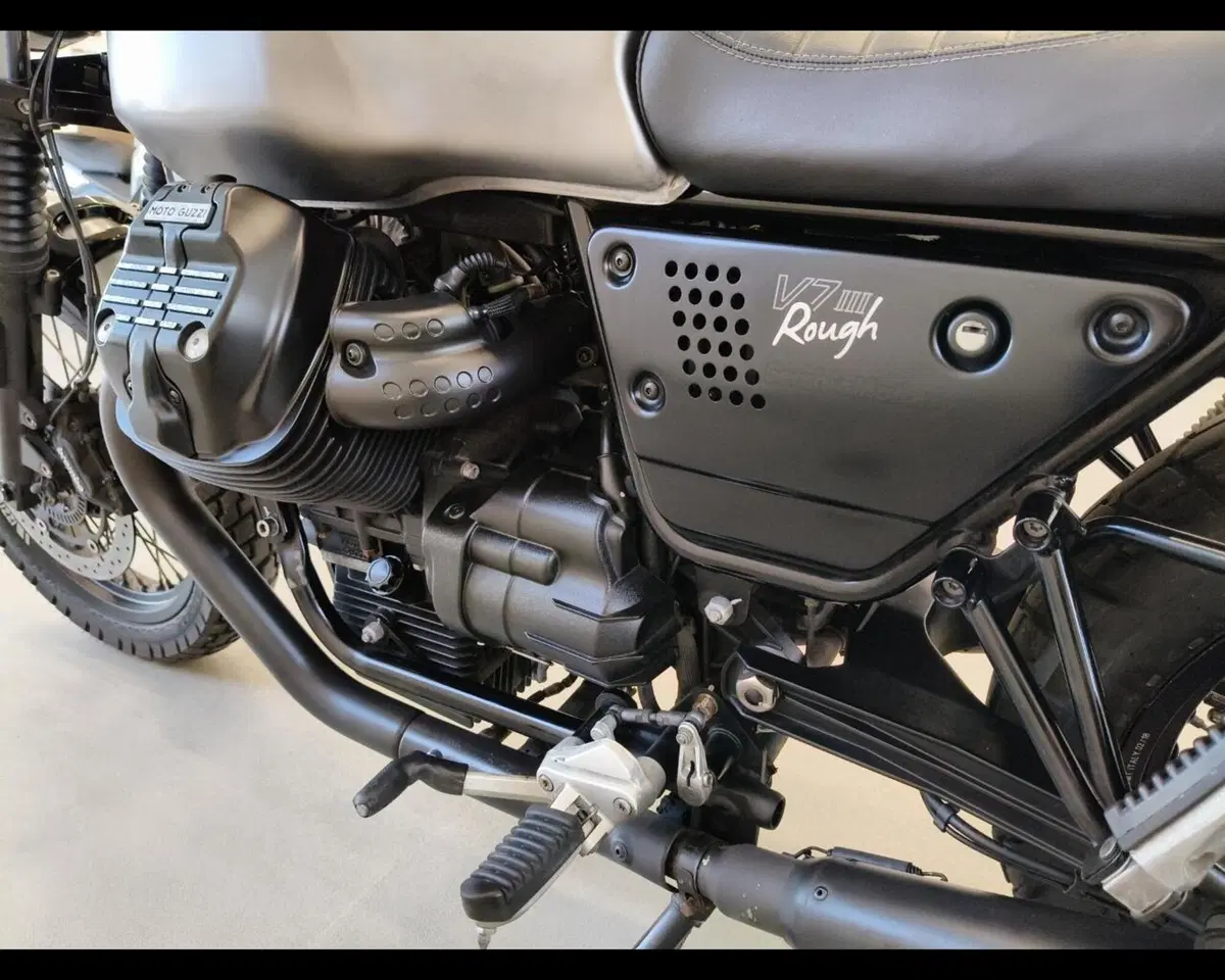 Moto Guzzi V7 III Rough (2018 - 20) (23)