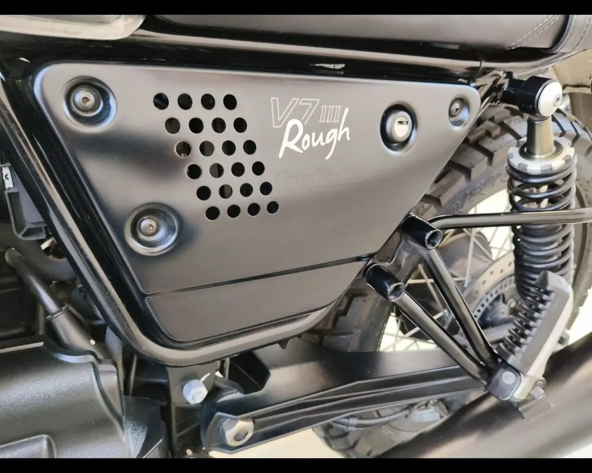 Moto Guzzi V7 III Rough (2018 - 20) (19)