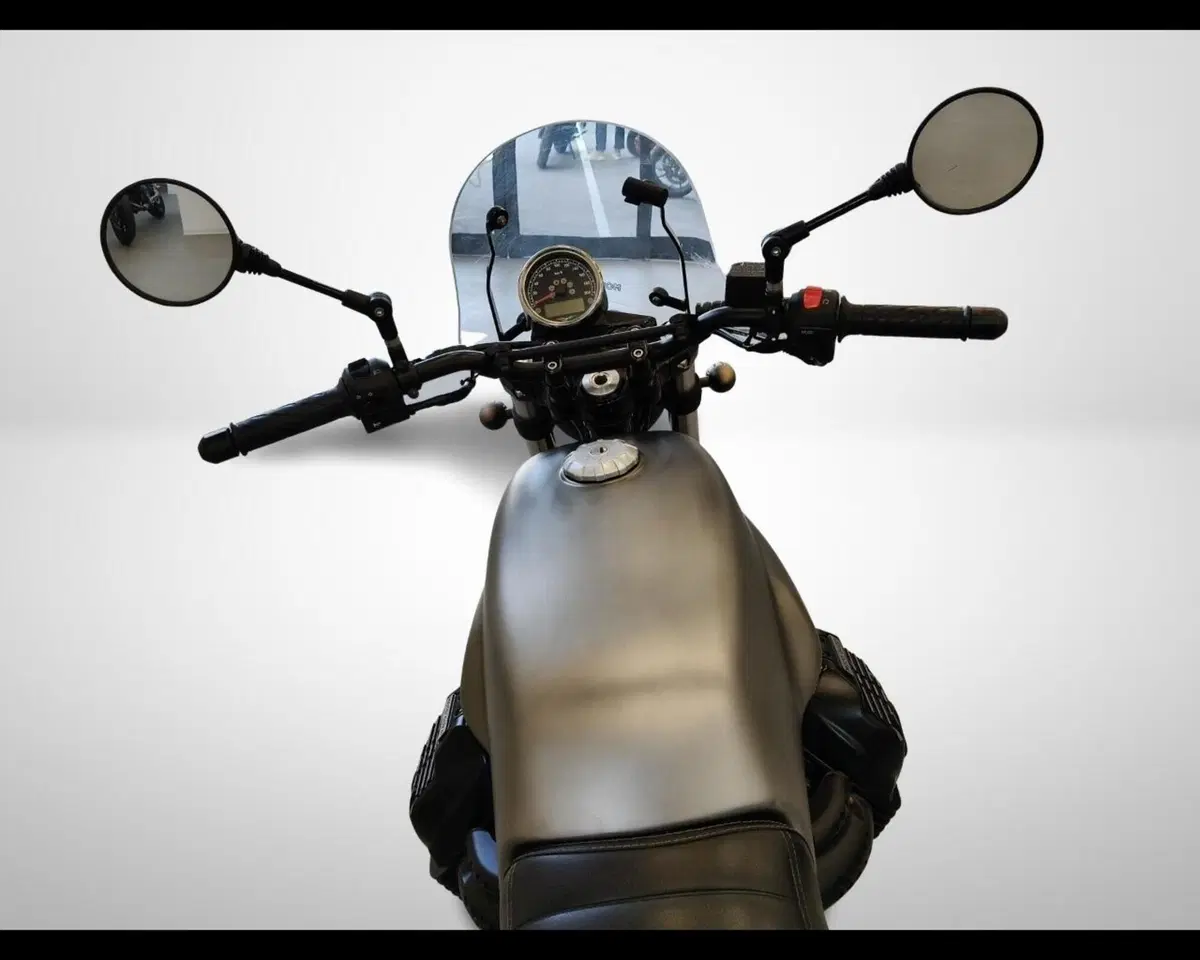 Moto Guzzi V7 III Rough (2018 - 20) (12)