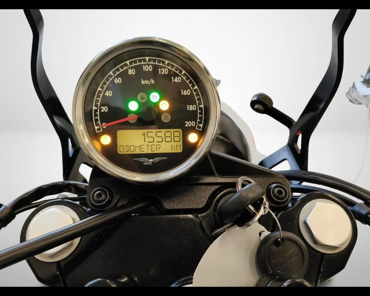 Moto Guzzi V7 III Rough (2018 - 20) (9)
