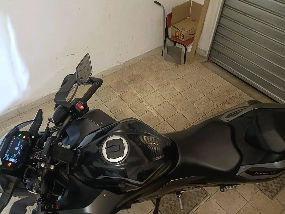 Kawasaki Z7 Hybrid (2024 - 26) (6)
