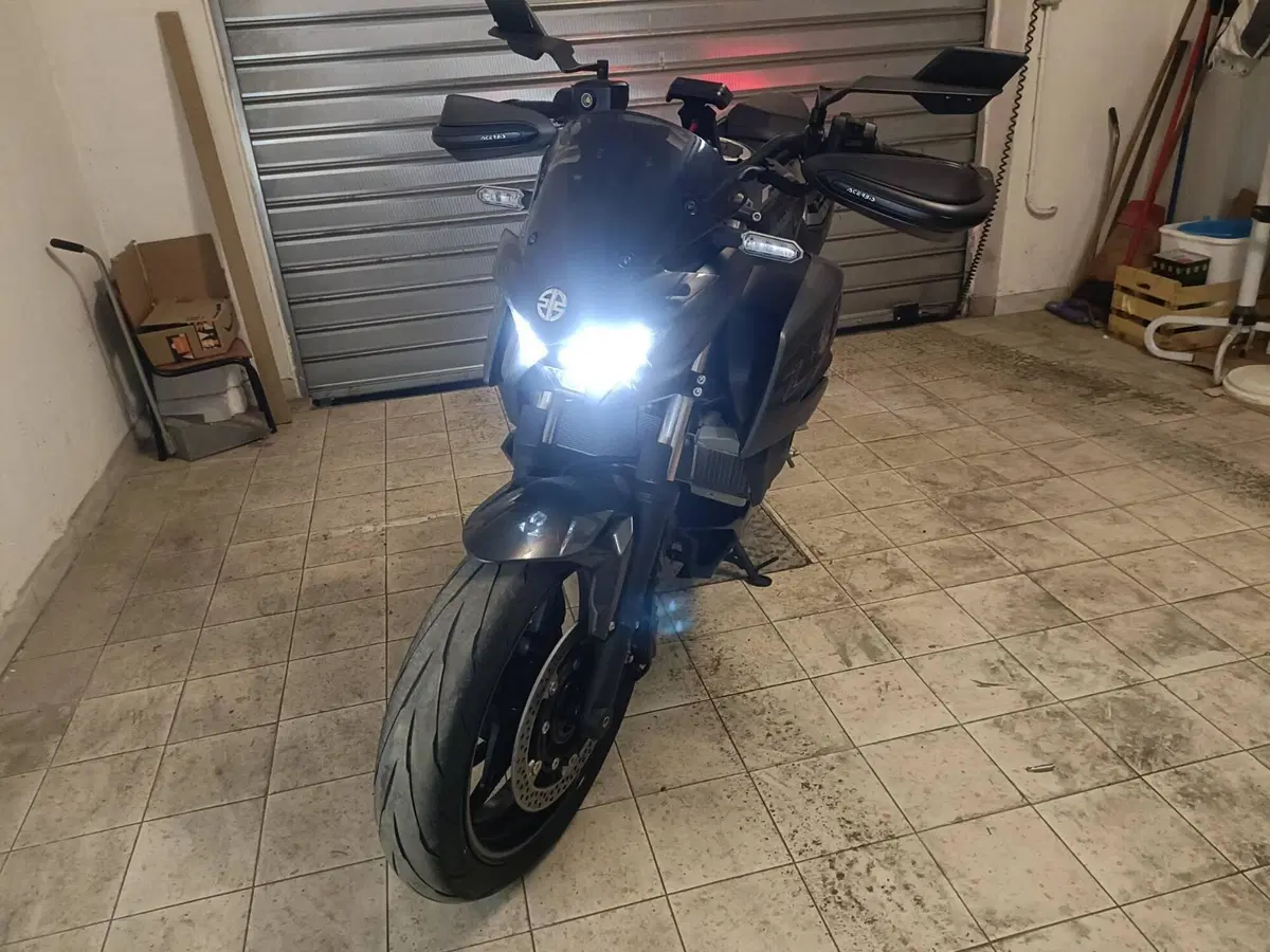 Kawasaki Z7 Hybrid (2024 - 26) (7)