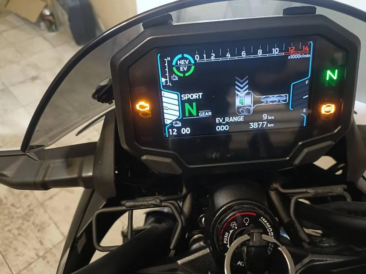 Kawasaki Z7 Hybrid (2024 - 26) (9)
