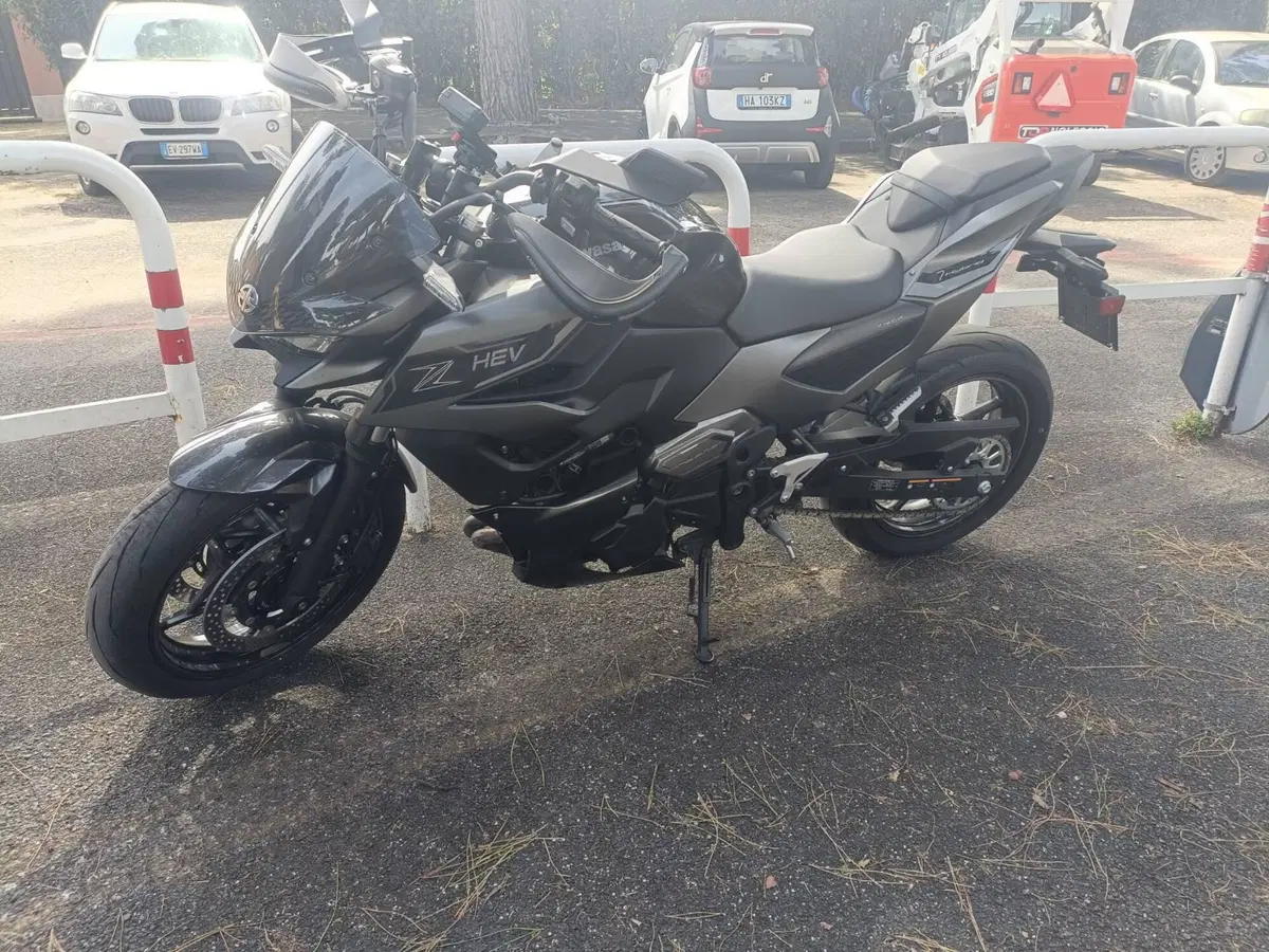 Kawasaki Z7 Hybrid (2024 - 26) (15)