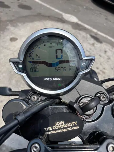 Moto Guzzi V7 Stone (2021 - 24) usata