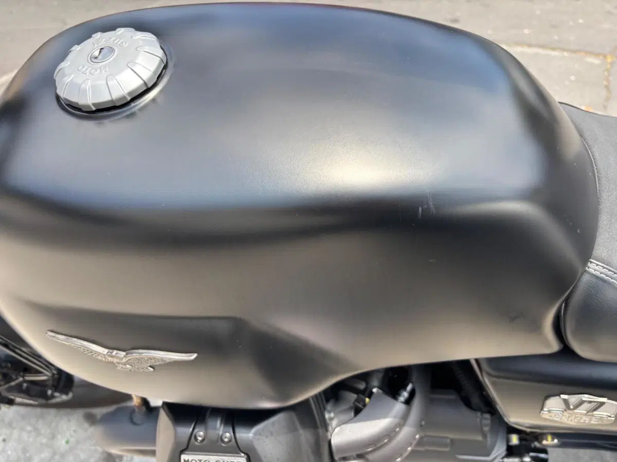 Moto Guzzi V7 Stone (2021 - 24) (7)