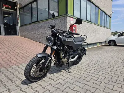 Husqvarna Svartpilen 125 (2021 - 23) usata