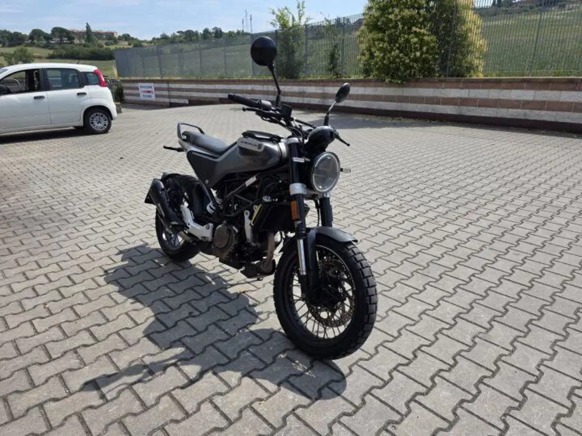Husqvarna Svartpilen 125 (2021 - 23) (2)