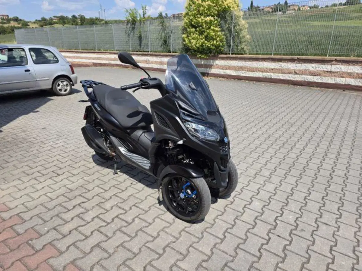 Piaggio MP3 310 Sport (2025 - 26) (2)