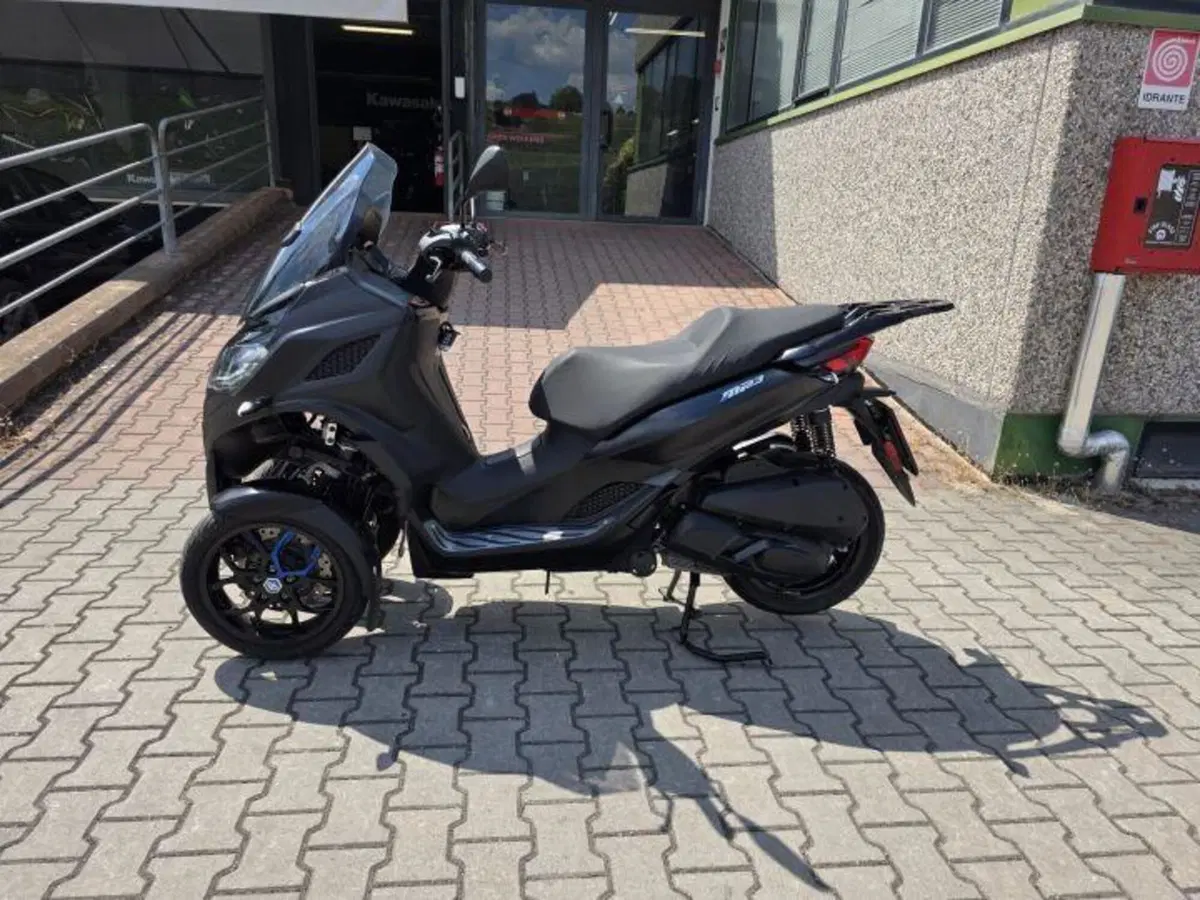 Piaggio MP3 310 Sport (2025 - 26) (4)