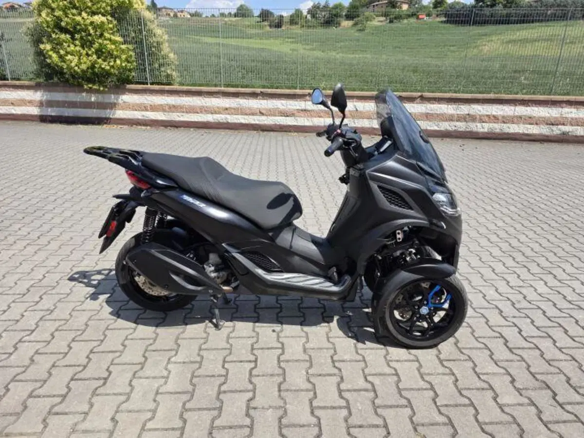 Piaggio MP3 310 Sport (2025 - 26) (3)