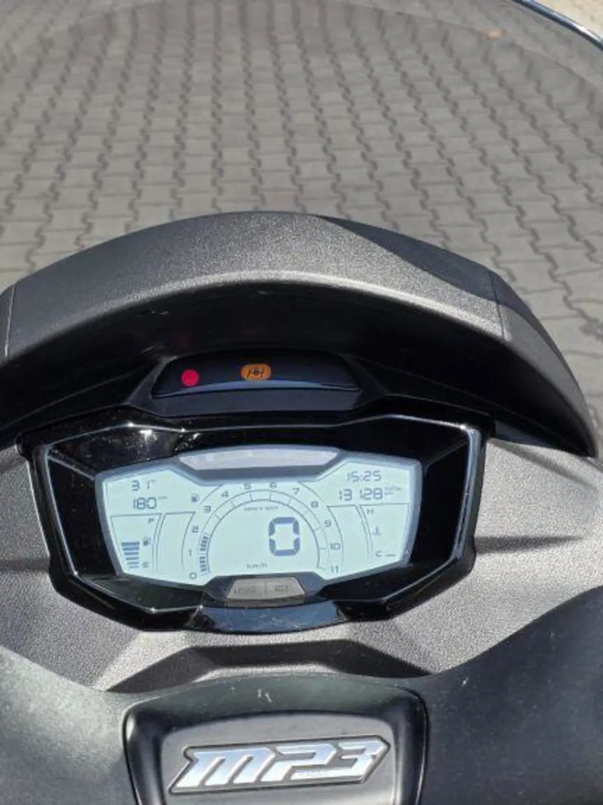 Piaggio MP3 310 Sport (2025 - 26) (7)