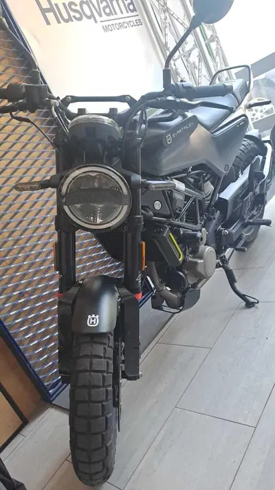Husqvarna Svartpilen 125 (2021 - 23) usata