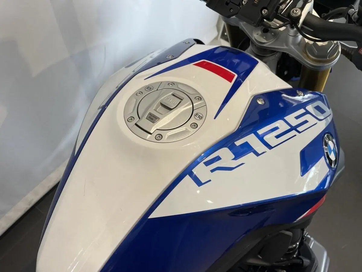 Bmw R 1250 R (2021 - 25) (4)
