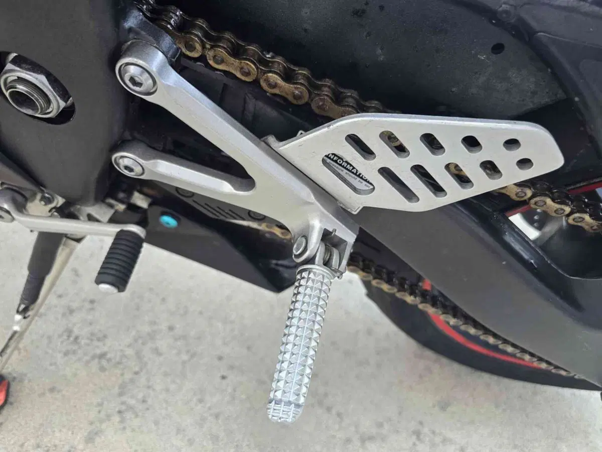 Yamaha YZF R6 (2006 - 07) (28)
