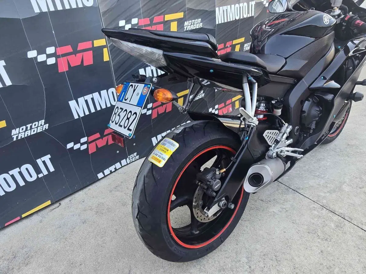 Yamaha YZF R6 (2006 - 07) (6)