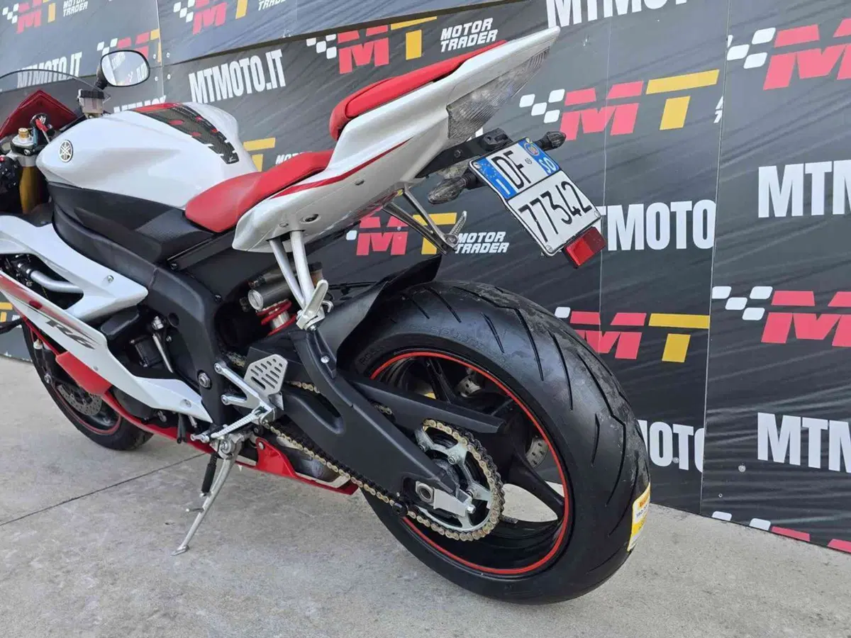 Yamaha YZF R6 (2006 - 07) (8)